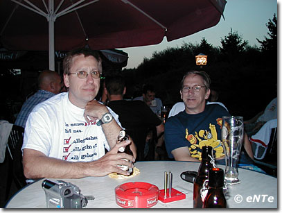 Hans-Jürgen (K), Wolfi (FÜ)