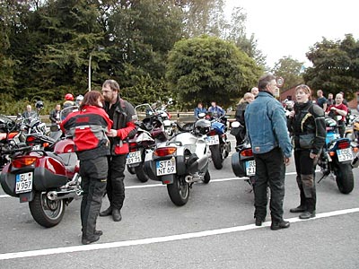 auf m Bikerparkplatz