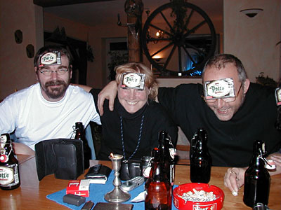 Helmut, sich vor Lachen ausschüttend