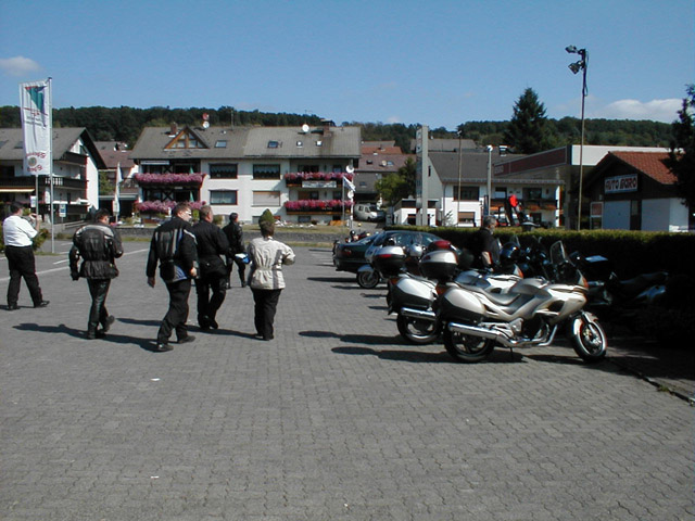 01brunnwirt20parkplatz